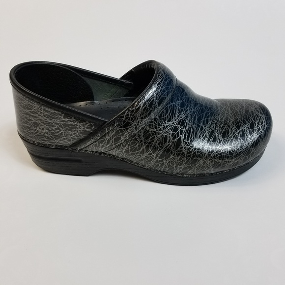 dansko scribble print clogs